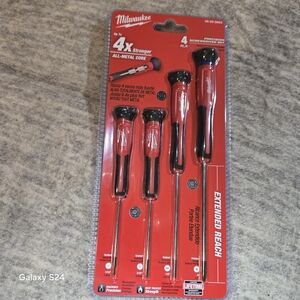 Milwaukee Red and Black Screwdriver Set